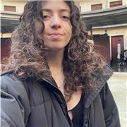 Soy graduada en Psicología, dar clases adaptadas a las necesidades de cada uno de los alumnos.